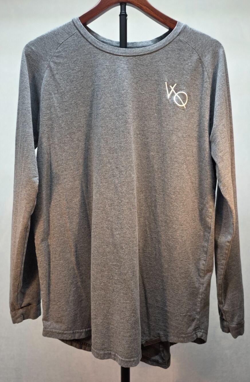Vanquish Fitness‎ Mens Grey Long sleeve Raglan Shirt Scoop Hem VQ Logo Size (M)